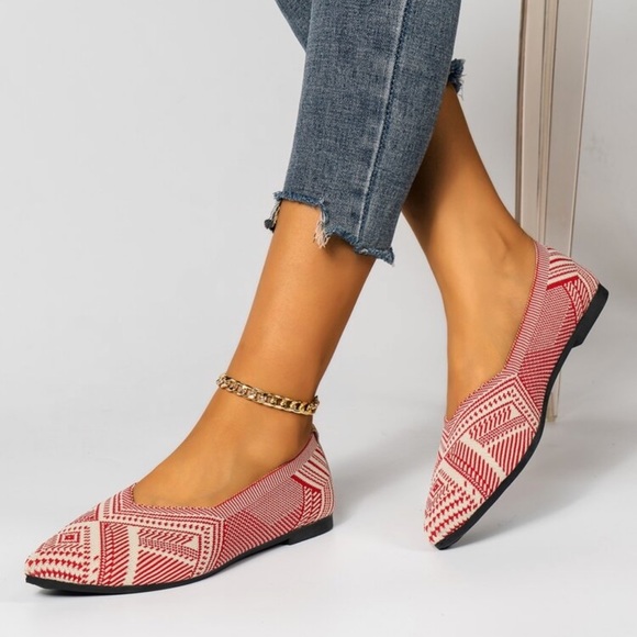 Stylish Pointed Toe Flats - Picture 4 of 7